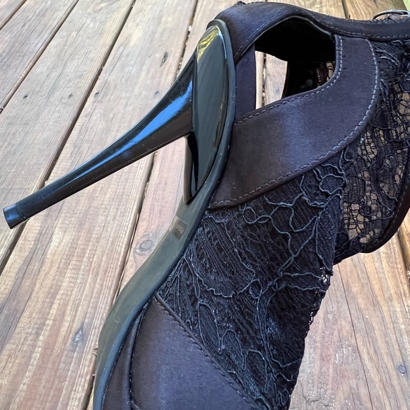 BCBG lace booties - Picture 13 of 13